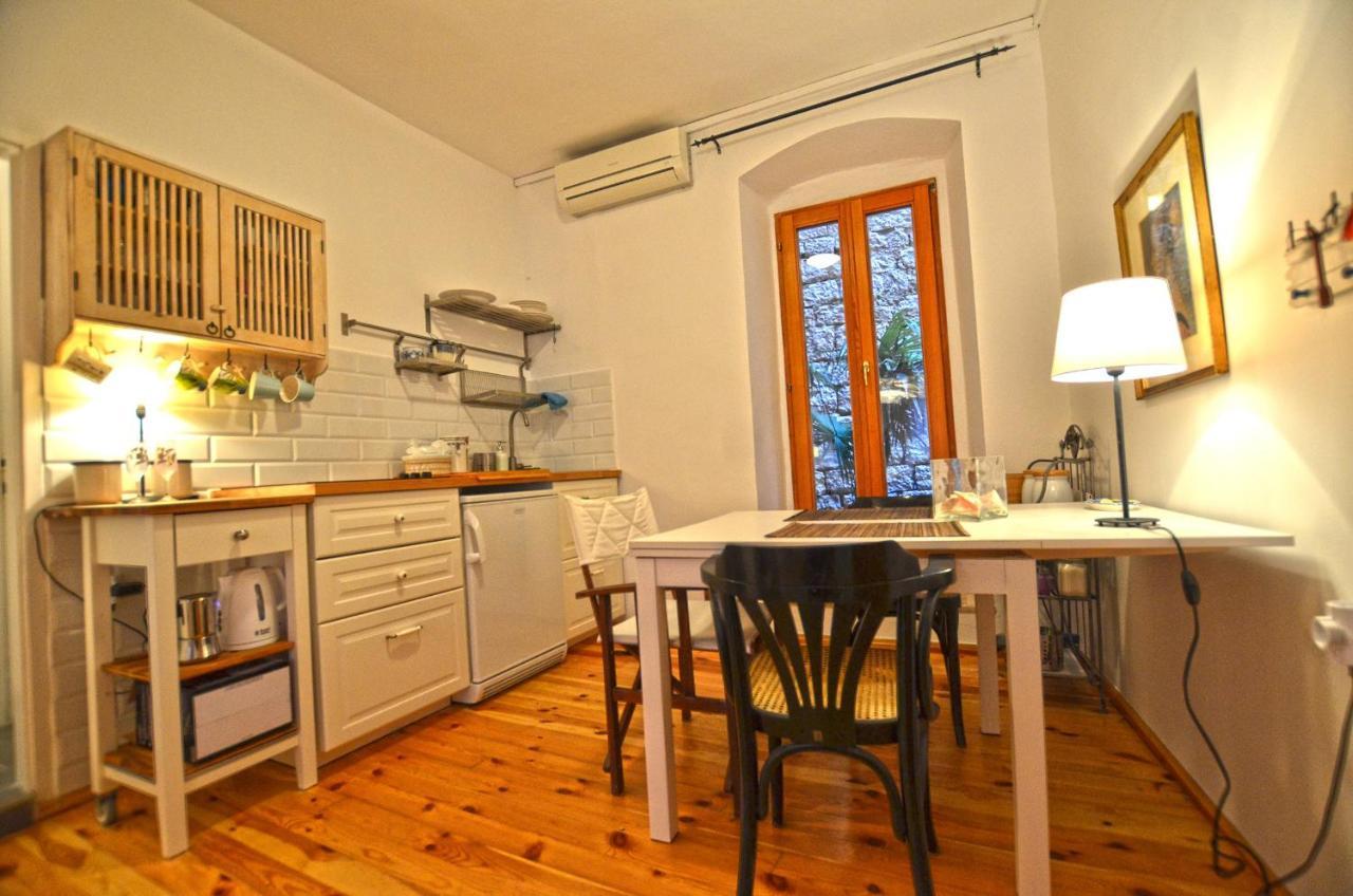Leko Old Town Apartment Rovigno Esterno foto